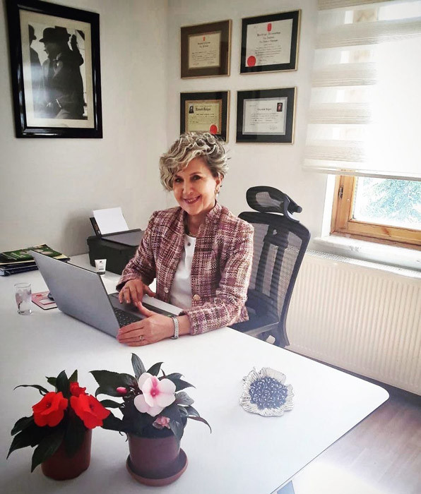 Dr.Nuran Alli 