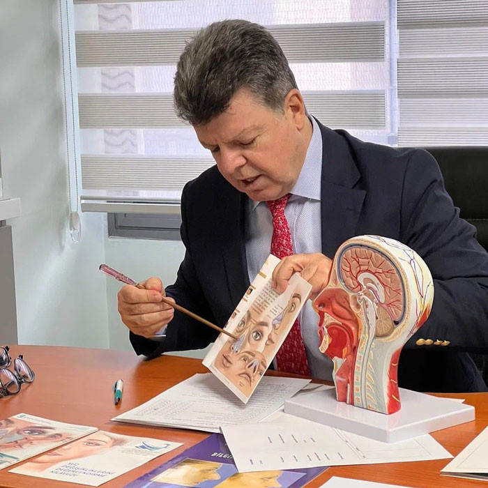 Dr.Fazil Apaydin 